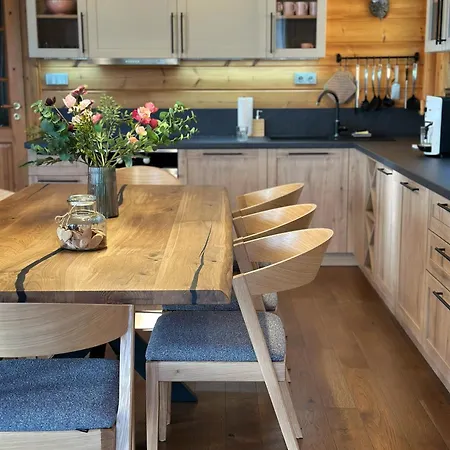 Nikol טטרנסקה לומניקה