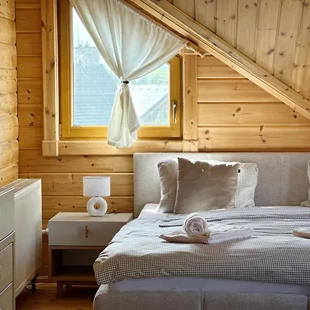 Nikol Татранска Ломница