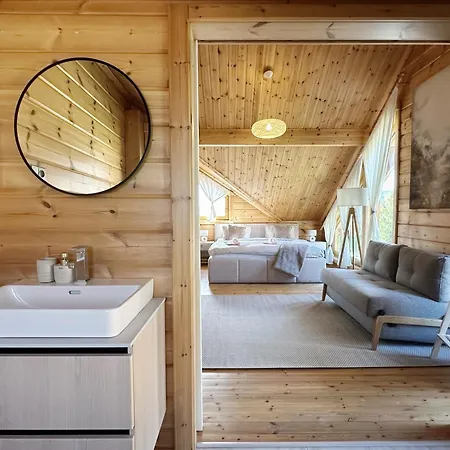 Nikol טטרנסקה לומניקה